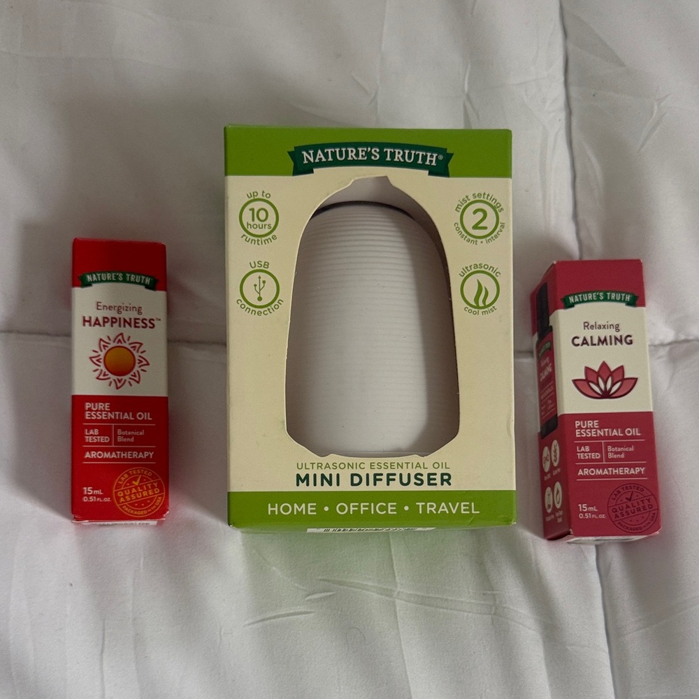 Nature’s Truth Mini Diffuser with Essential Oils - Red and Green Trio